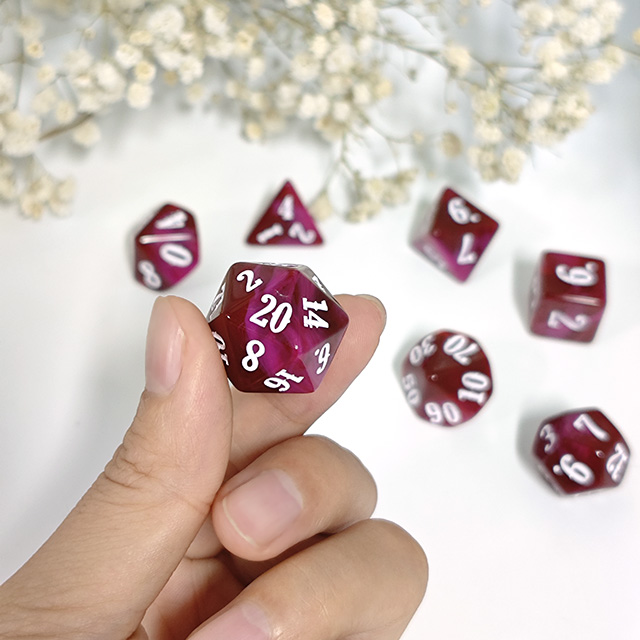 مجموعة من 7 قطع من النرد متعدد - مراجعة Board Game Font وسعره
