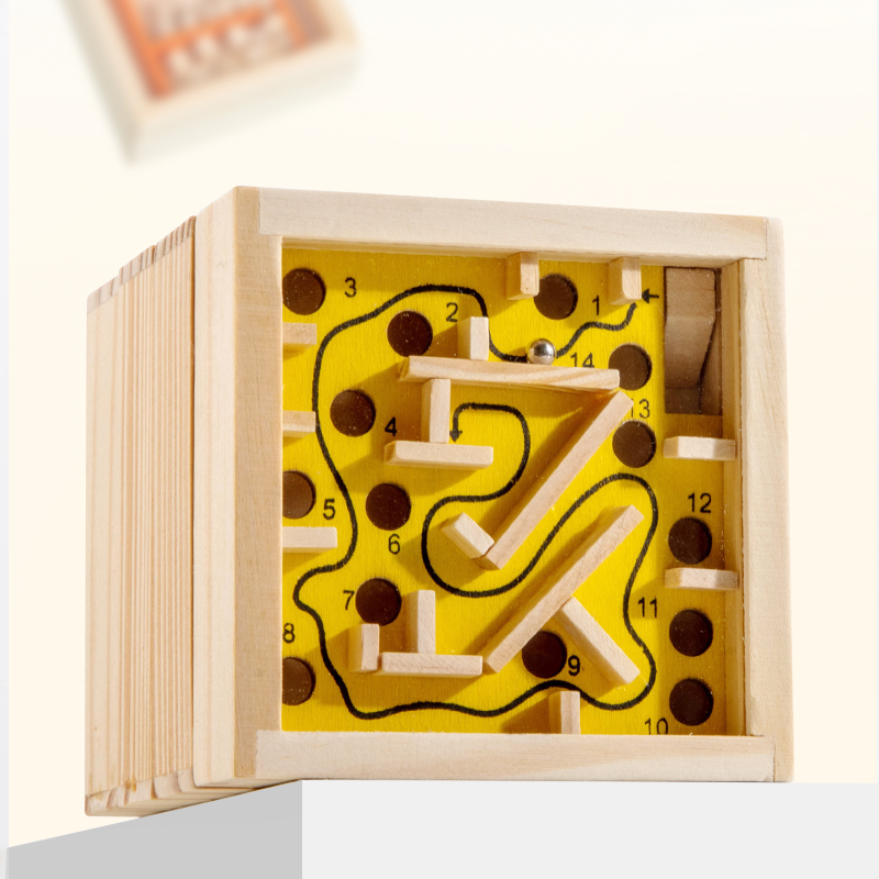 لوحة متاهة الكرة الدوارة للتوا - مراجعة Board Game Qwirkle وسعره