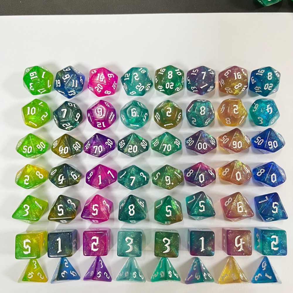 مجموعة من 7 قطع من النرد متعدد - مراجعة Board Game Font وسعره